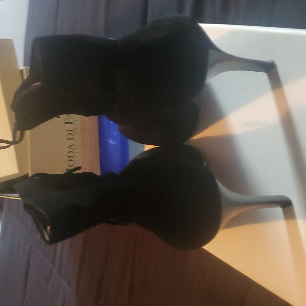 Shoe - Picture 3 of 7